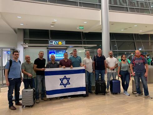 Delegación de las Fuerzas de Defensa y de la Cancillería israelí previo a su partida rumbo a las tareas de rescate en Miami. 