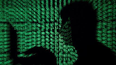 Gobiernos de diversos países habrían utilizado el software Pegasus para espiar a periodistas, activistas y funcionarios gubernamentales. (Reuters) Foto de ilustración del delito cibernético.