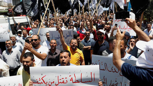 Protestas en Ramallah tras la muerte de Nizar Ranat. 
