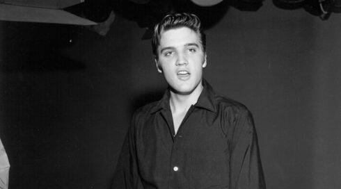 Elvis Presley en "The Milton Berle Show", 4 de junio de 1956. 
