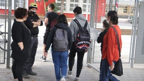 Alumnos de la Escuela de Arte de Tel Aviv donde se detectó un brote de COVID.