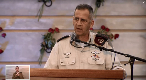 El jefe de las FDI, Aviv Kochavi, se dirige a los excombatientes del Ejército del Sur del Líbano durante la ceremonia de inauguración del monumento. (Ministerio de Defensa de Israel) El jefe de las FDI, Aviv Kochavi, se dirige a los excombatientes del Ejército del Sur del Líbano durante la ceremonia de inauguración del monumento.