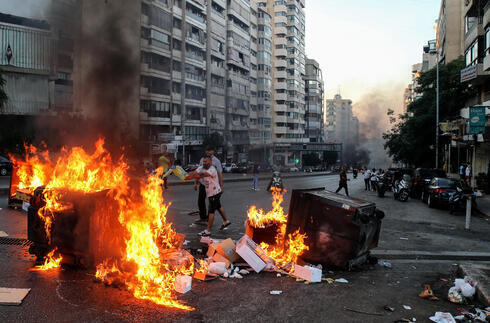 Libaneses protestan en Beirut por la profunda crisis económica que afecta al Líbano. 