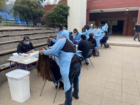 Los test rápidos que hace el colegio son de carácter menos invasivo que el hisopado común. (Cortesía) Los test rápidos que hace el colegio son de carácter menos invasivo que el hisopado común.