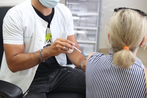Aplicación de la vacuna contra el coronavirus en Tel Aviv. 