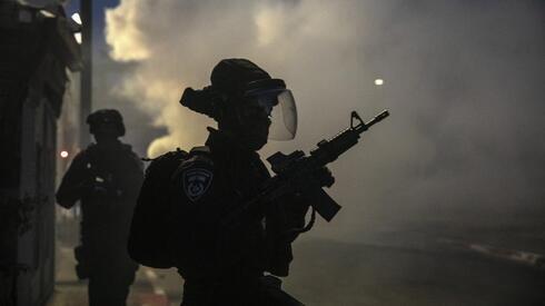 Policias de Israel durante los enfrentamientos con árabes israelíes en Lod. 