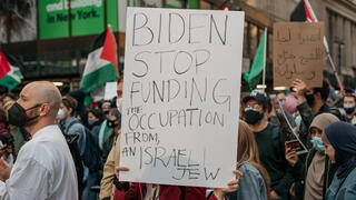 Manifestación antiisraelí en Nueva York durante la operación "Guardián de los Muros".