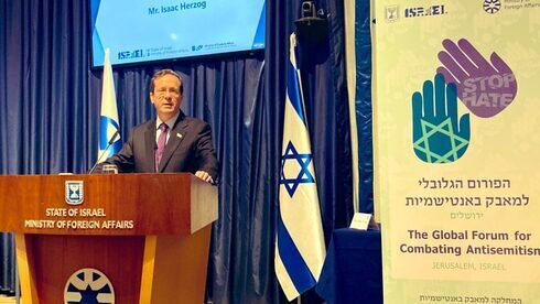 El presidente Yitzhak Herzog habla en la apertura del 7° Foro Global de Lucha Contra el Antisemitismo. (Ministerio de Relaciones Exteriores de Israel) El presidente Yitzhak Herzog habla en la apertura del 7° Foro Global de Lucha Contra el Antisemitismo.