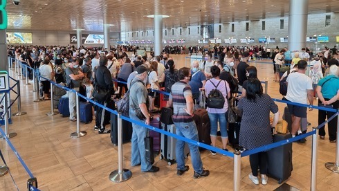 Largas filas en el Aeropuerto Ben Gurion el domingo. 