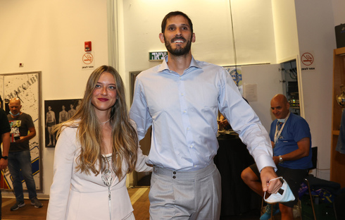 Omri Caspi junto a su mujer Shani Ruderman.