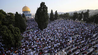 Miles de fieles celebran Eid al-Adha en el Monte del Templo.