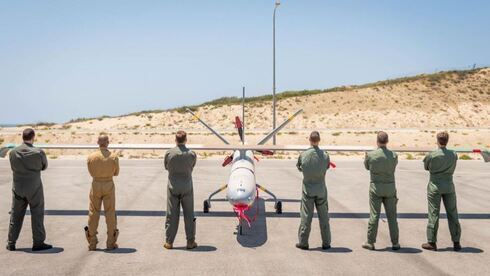 Pilotos de Israel, Estados Unidos, Gran Bretaña, Francia, Alemania e Italia posan antes del ejercicio militar conjunto.  