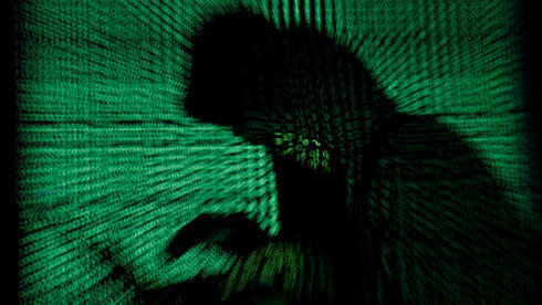 Las empresas de software espía suelen comprar el acceso a las vulnerabilidades del software a los piratas informáticos. 
