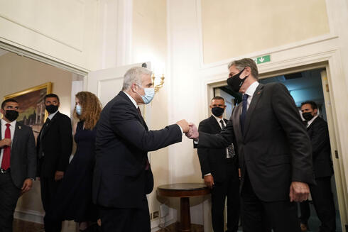 El ministro de Asuntos Exteriores, Yair Lapid, se reúne con el secretario de Estado estadounidense, Antony Blinken. (AP) El ministro de Asuntos Exteriores, Yair Lapid, se reúne con el secretario de Estado estadounidense, Antony Blinken.