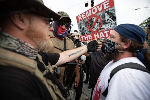 Manifestantes antirracistas y antifascistas se enfrentan a las milicias de extrema derecha y a la organización del orgullo blanco en Estados Unidos.