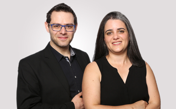 Miri Berger, directora ejecutiva de 6Degrees, y su esposo, Aryeh Katz.
