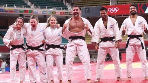 Los miembros del equipo de judo de Israel celebran su triunfo. 