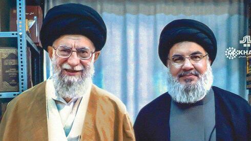 El líder supremo iraní Ali Khamenei (izq.) junto con el líder de Hezbollah, Hassan Nasrallah. 