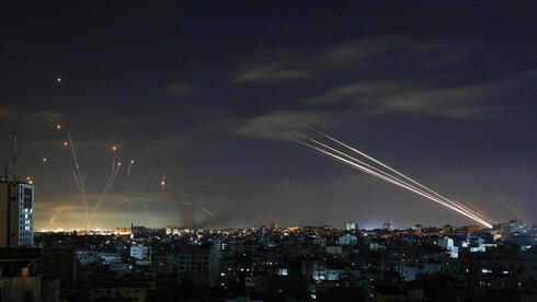 La Cúpula de Hierro se acciona durante uno de los lanzamientos de misiles desde Gaza, en mayo. 