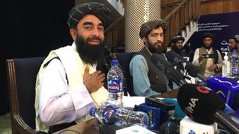 Talibanes, durante una conferencia de prensa en Kabul. 