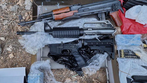 Armas y municiones confiscadas por la policía en el sector árabe la semana pasada. 