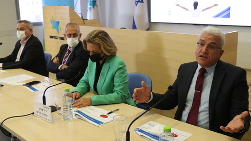 Rueda de prensa llevada a cabo por los altos funcionarios de salud de Israel.