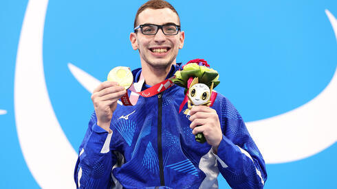Ami Dadaon con su segundo oro en los Juegos Paralímpicos de Tokio 2020. 