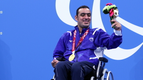 Iyad Shalabi con su segunda medalla de oro. 