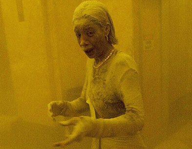 Marcy Borders, una mujer que fue fotografiada cubierta de polvo mientras huía del área del ataque a las Torres Gemelas, murió de cáncer 14 años después.