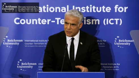 El canciller Yair Lapid durante su discurso en la conferencia del Instituto Internacional para la Lucha contra el Terrorismo en la Universidad Reichman en Herzliya. 