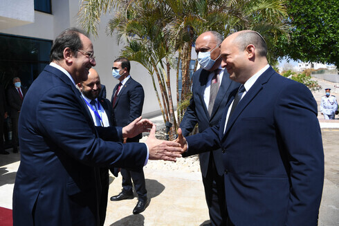 Reunión de Bennett con el Director de la Dirección General de Inteligencia egipcia, Kamel Abbas.