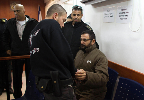 El terrorista de Hamás, Hussam Qawasmeh en el tribunal.