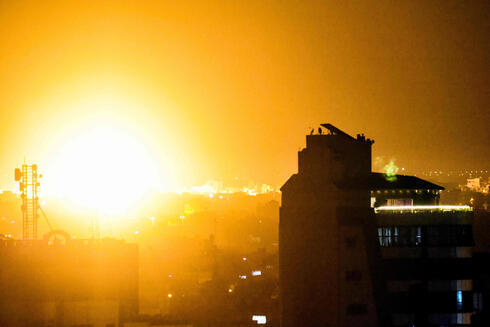 Un ataque aéreo de las FDI contra un objetivo de Hamás en Rafah.