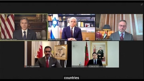 Antony Blinken, Yair Lapid y los ministros de Relaciones Exteriores de Bahréin y Marruecos en una reunión virtual que marca el primer aniversario de los Acuerdos de Abraham. 