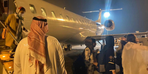 Las evacuadas afganas llegan a los Emiratos Árabes Unidos. 