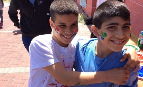 Niños de las ciudades mixtas israelíes de Ramla y Lod participando en A New Way. 