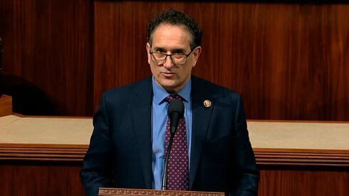 Andy Levin, demócrata de Michigan, habla en la Cámara de Representantes. 