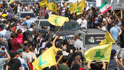 Activistas de Hezbollah celebran en Líbano la entrega de petróleo iraní. 