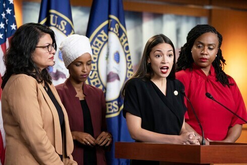 Rashida Tlaib, Ilhan Omar, Alexandria Ocasio-Cortez y Ayanna Pressley, representantes del Partido Demócrata en el Congreso de EE.UU. 