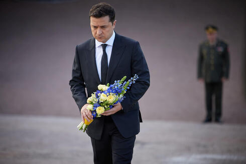 El presidente ucraniano, Volodímir Zelenski, homenajea a las víctimas de Babi Yar.
