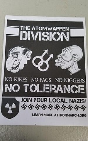 Un cartel realizado por el grupo de odio Atomwaffen. 