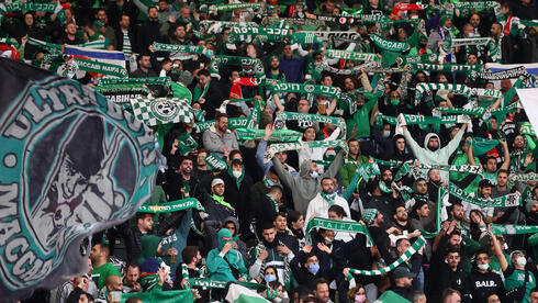 Fanáticos de Maccabi Haifa en el estadio Olímpico de Berlín. 