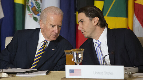 Amos Hochstein con el entonces vicepresidente Joe Biden en 2015.