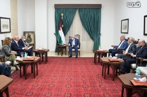 Reunión entre ministros israelíes y el presidente de la Autoridad Palestina, Mahmoud Abbas, en Ramallah.