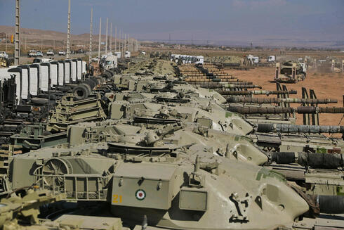 Tanques iraníes cerca de la frontera con Azerbaiyán durante los ejercicios militares del 1 de octubre.