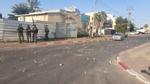 Policías israelíes durante los disturbios de mayo en Lod.