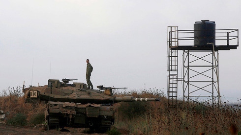 Un tanque israelí cerca de la frontera con Siria en los Altos del Golán.