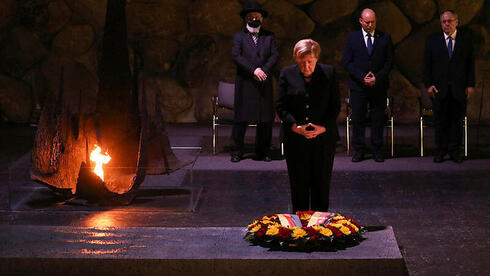 La canciller alemana Angela Merkel durante su visita al museo Yad Vashem en Jerusalem.