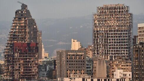 Los edificios destruidos son una prueba de la gigantesca explosión en el puerto de Beirut, Líbano. 