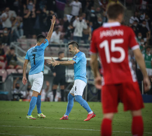 Zahavi festeja el gol ante Moldavia con el gesto característico de Spiegler. (Oz Mualem) Zahavi Gol Moldavia